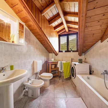 Apartamento Mansarda Fra Monte E