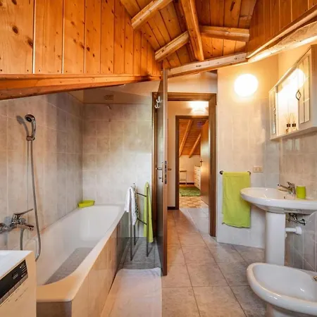 Apartmán Mansarda Fra Monte E