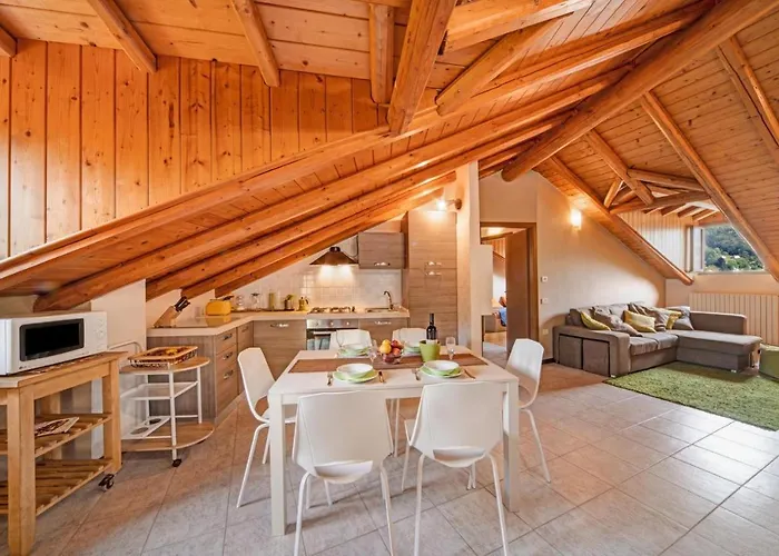 Apartmán Mansarda Fra Monte E *