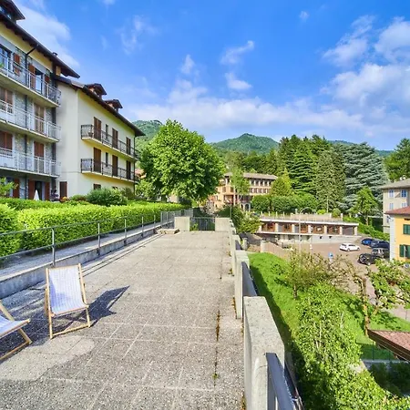 Mansarda Fra Monte E アパート
