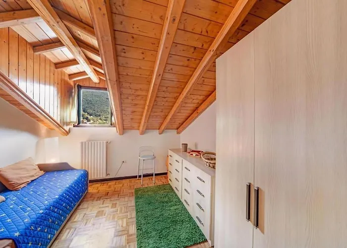 Mansarda Fra Monte E アパート Esino Lario