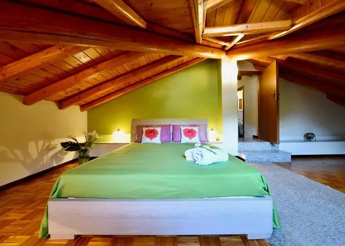 アパート Mansarda Fra Monte E Esino Lario
